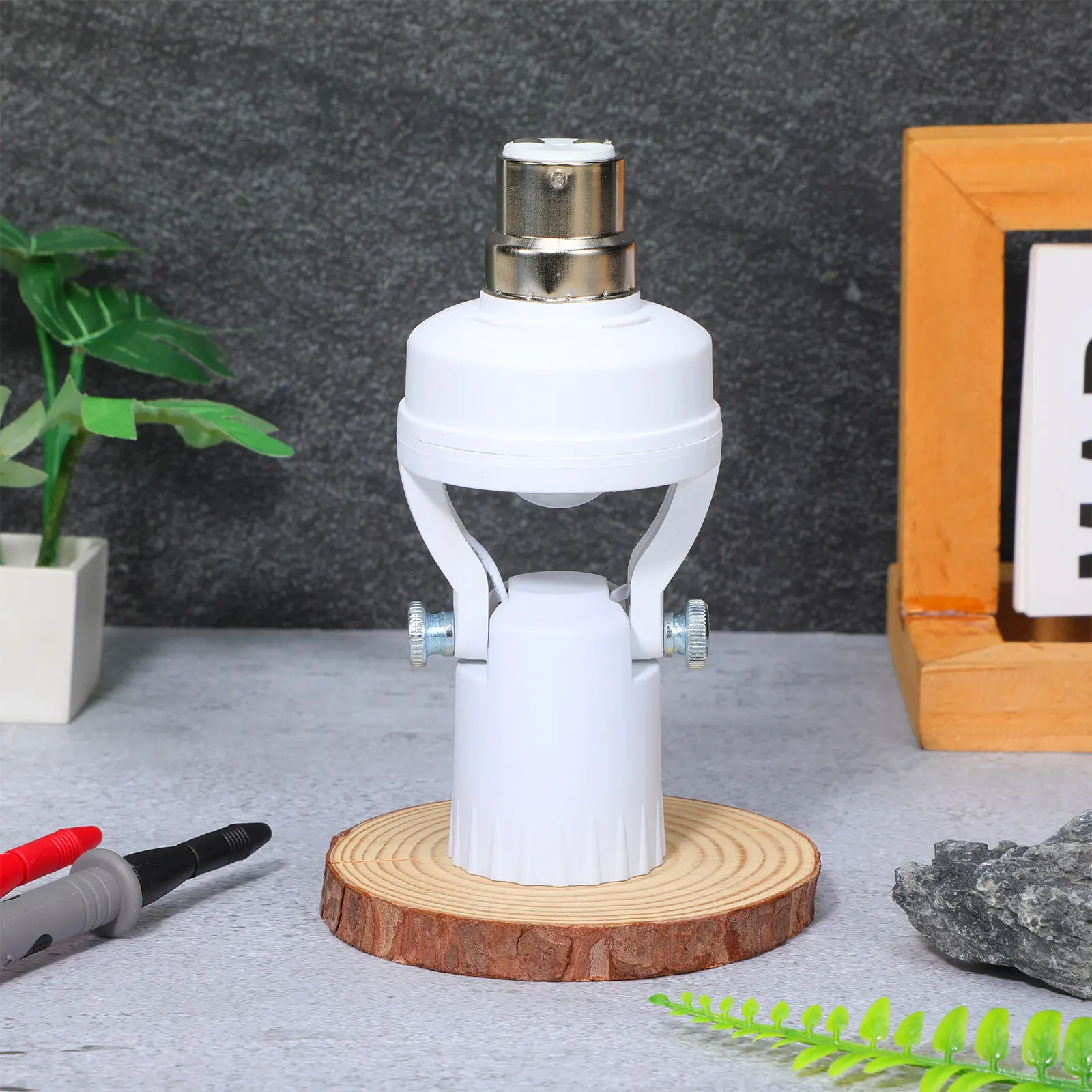 

B22 Screw Sensor Lamp Socket Human Infrared Sensor Light Holder Sturdy Pc and Iron Build Excellent Craftsmanship for Aisle