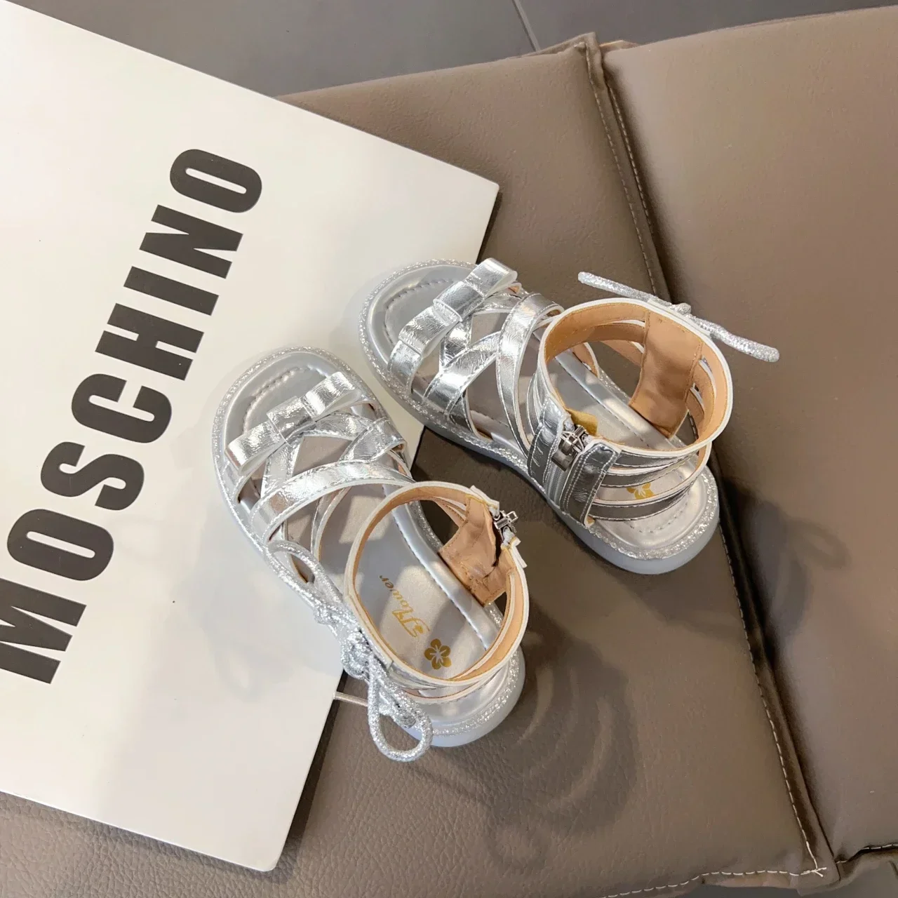 

Girls Princess Shoes Open Toes Simple Bows Kids Roman Sandals Side Zipper 2025 Summer New Children Fashion Sandals Soft Elegant
