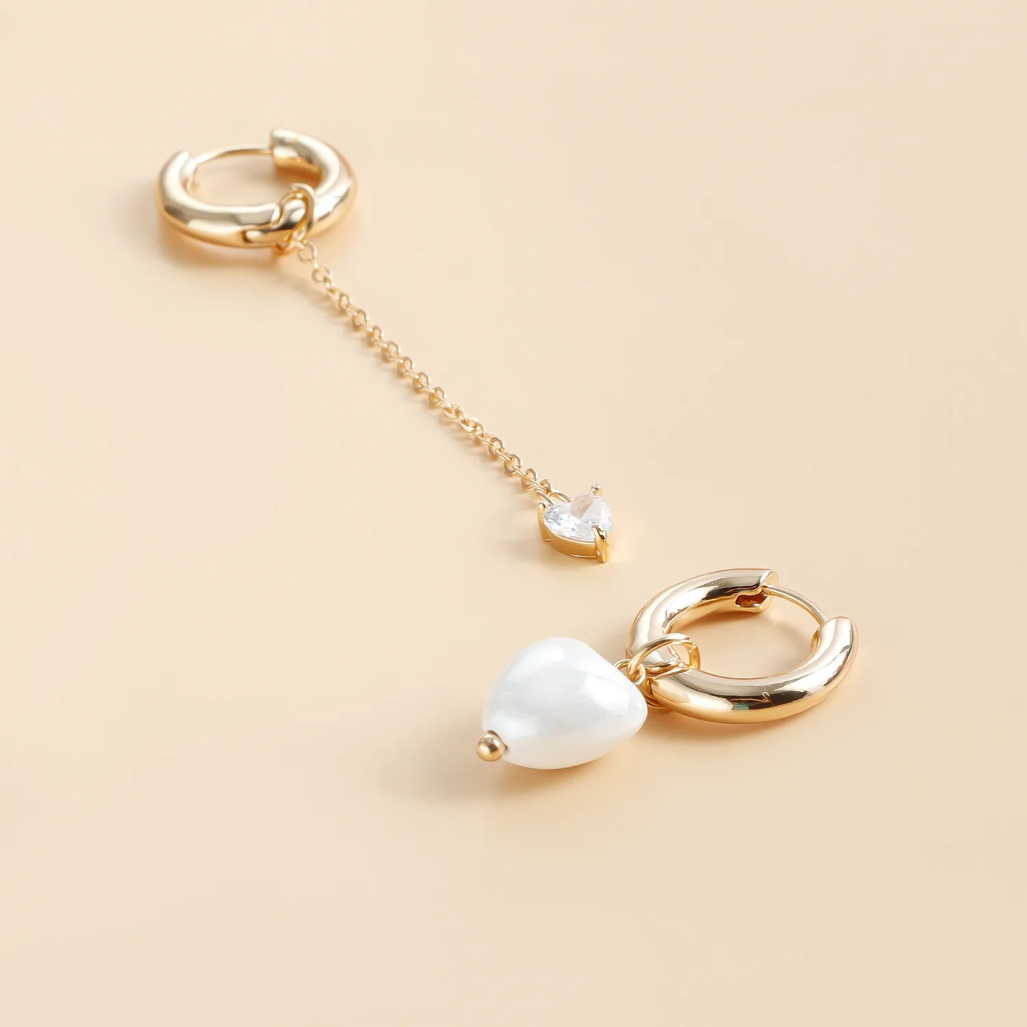 New fashion trend  jewelry Tassel love earrings Heart pendant small design ear buckle earrings