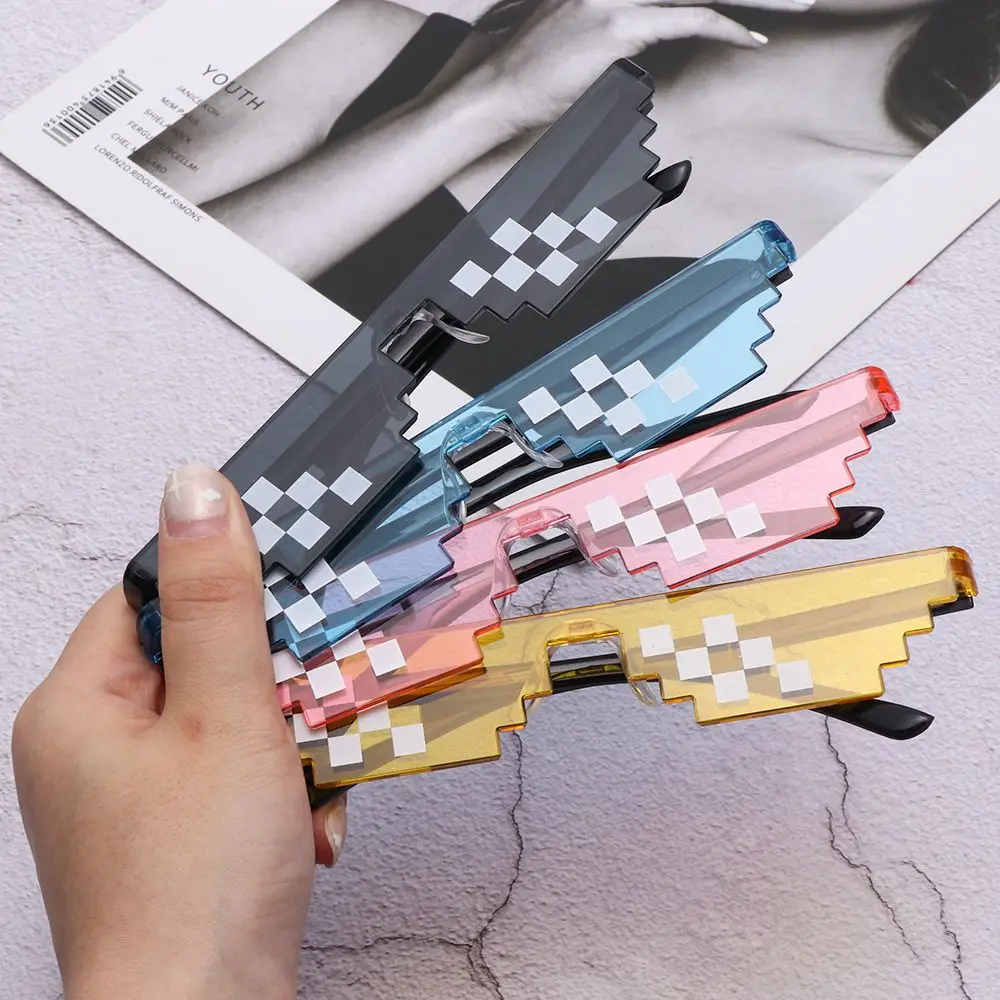 نظارات شمسية كلاسيكية لعيد الميلاد/الحفلات للرجال والنساء من Gamer Robot، نظارات شمسية من Pixel Mosaic #1