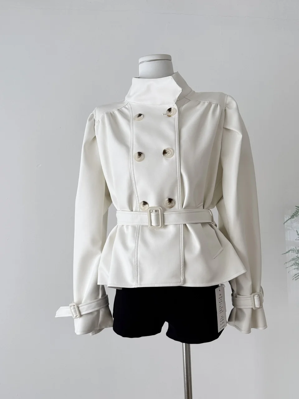 

Оригинальный шикарный плиссированный воротник-стойка в форме зонтика, белая верхняя одежда Jaet ort Fem, модное модное пальто для молодых женщин