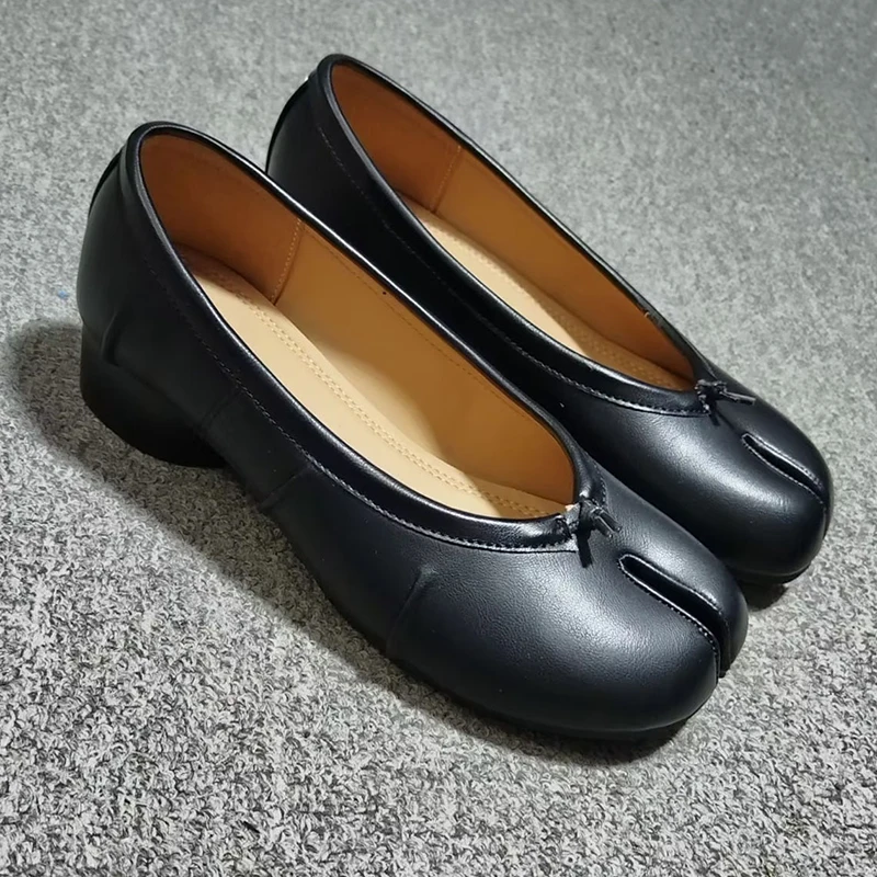 

Designer Luxury Black Tabi Low Heels Shoes Split Toe 3.5cm Round Heels Pumps Shoes for Women