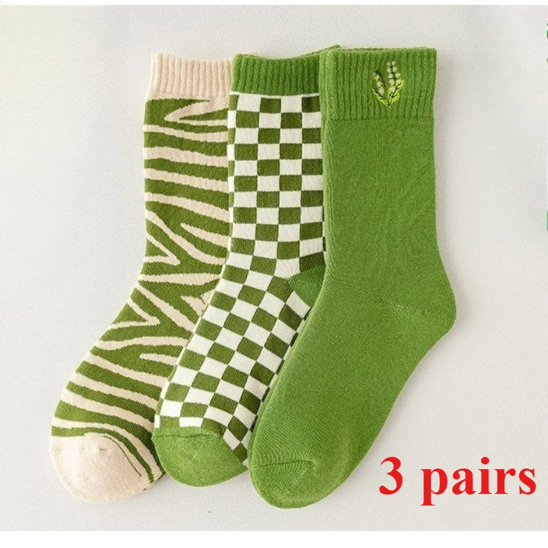 

4 Pairs of Winter Thick and Warm Long Socks Sweat Absorbing Pure Cotton Socks Korean Version Cute Looped Women's Mid Tube Socks