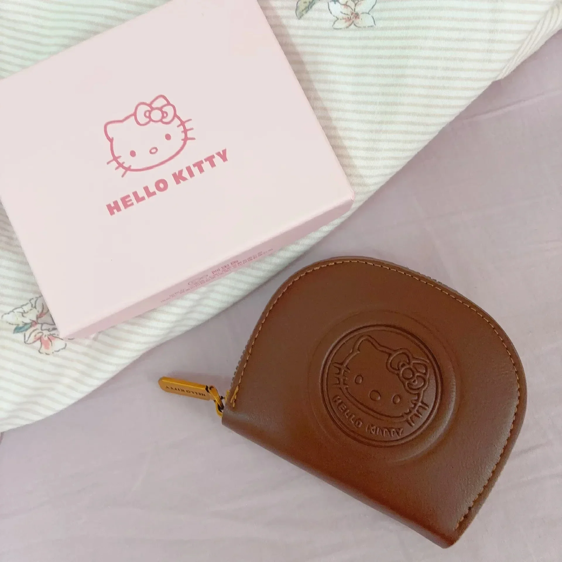 

new cute Hello Kitty Coin Purse Retro Card Bag With Box Fashion Id Storage Bag Carrying Mini Wallet Women Gift Girl Toy Custom