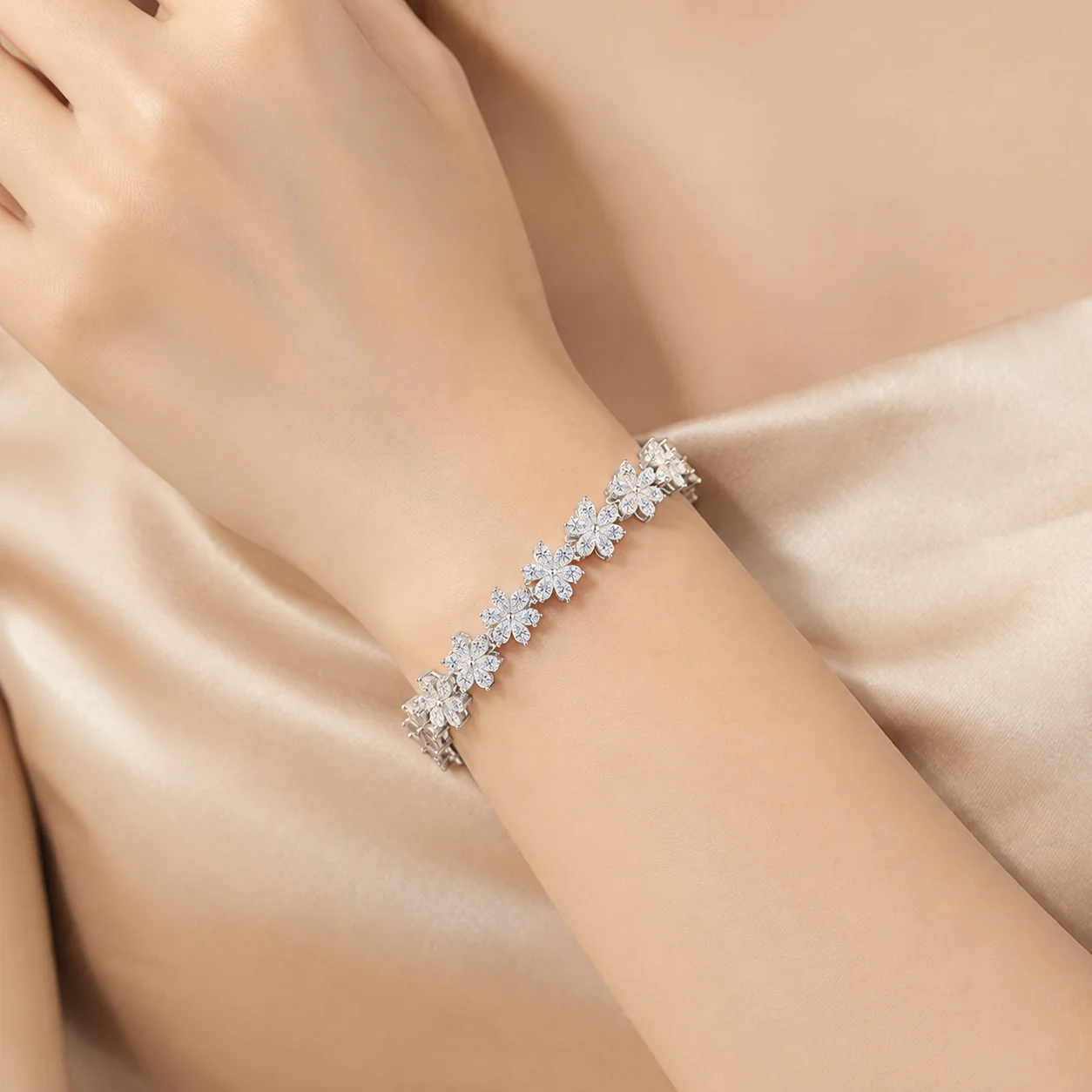 Moissanite Clover Bracelet for Women S925 Sterling Silver Marquise Cut Floral Tennis Bracelet D Color VVS1 GRA Certified