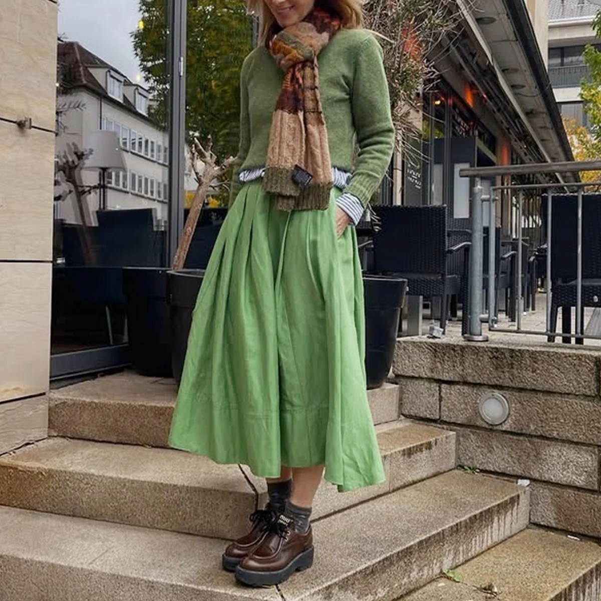 

Зеленая атласная женская юбка трапециевидной формы с высокой талией, плиссированная юбка до середины икры для девочек с карманами, индивидуальный цвет и размер, вечерние юбки