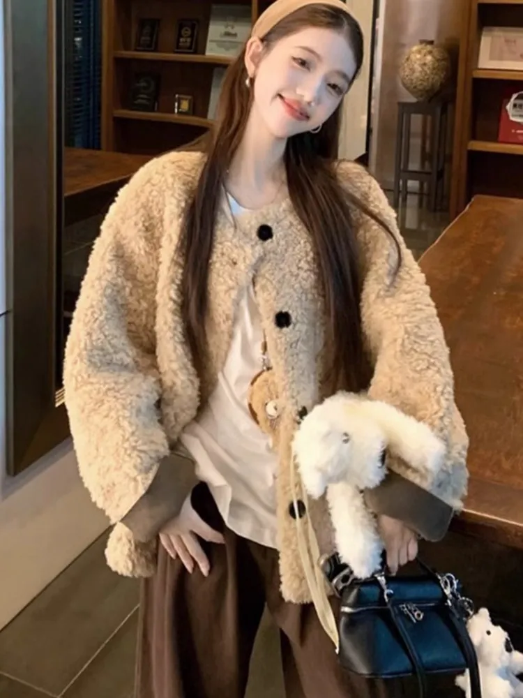 เสื้อคลุมขนแกะกำมะหยี่สำหรับผู้หญิง แฟชั่นฤดูหนาว 2024 แบบยาว แขนยาว คอกลม สีพื้น เรียบง่าย เหมาะสำหรับใส่ไปทำงาน