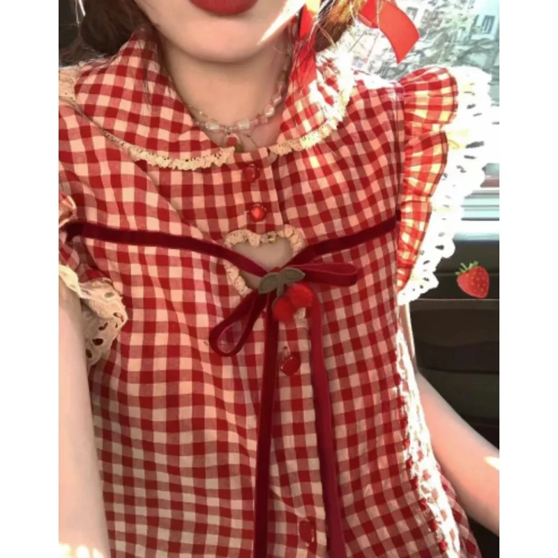 

Y2k Красная клетчатая рубашка женская японская милая кружевная укороченная рубашка с летящими рукавами и пуговицами, новинка 2025 года, кавайная универсальная блузка с бантом и вишней