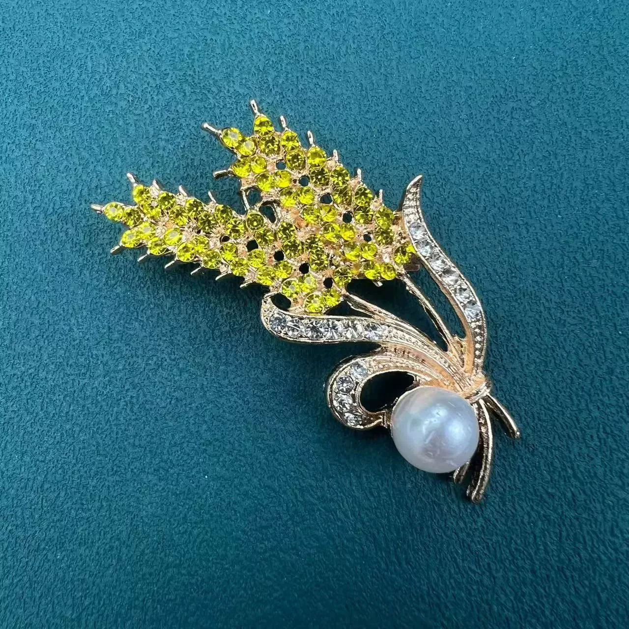 Trendy Rhinestone Wheat Shape Brooches for Women Lapel Brooch Pins Enamel Plant Badges Party Friend Gifts Clothes Acessories