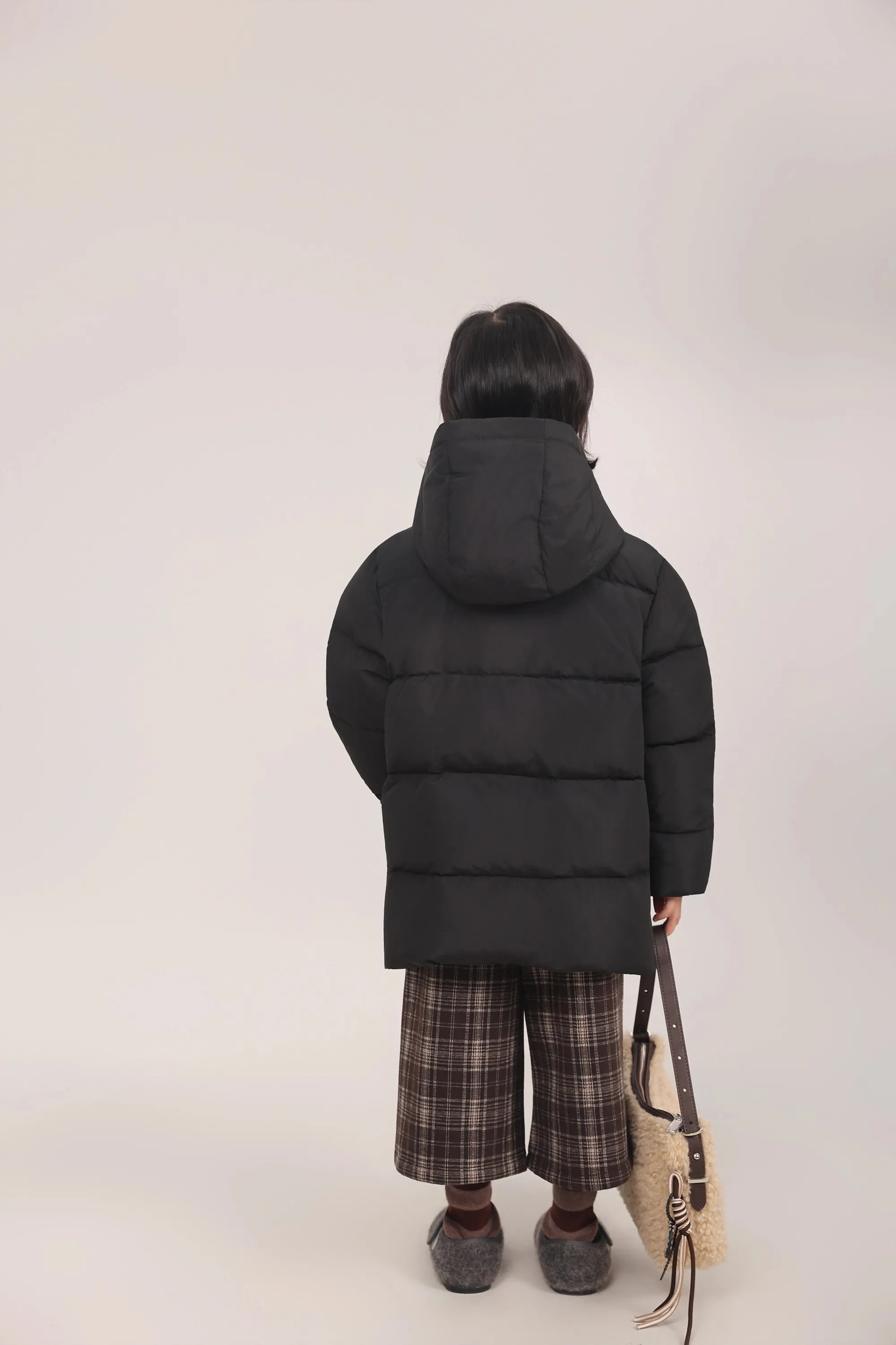 Kinder-Daunenjacke mit 90% Weißer Entendaune, Braune Kapuze, Mittellange Daunenjacke mit Großen Taschen, Dicke Warme Winteroberbekleidung für Mädchen A4853 – Detail 16