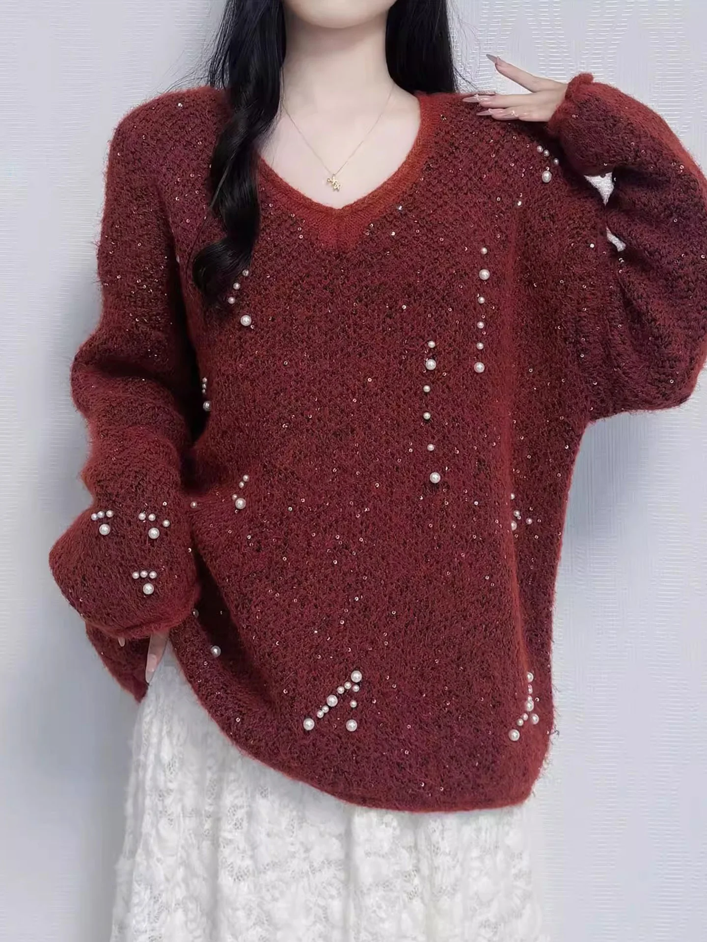 

Красный вязаный свитер с пайетками и V-образным вырезом, длинный рукав, повседневный, свободный крой, удобный, из мягкой ткани, осень-зима, большие размеры, женский.