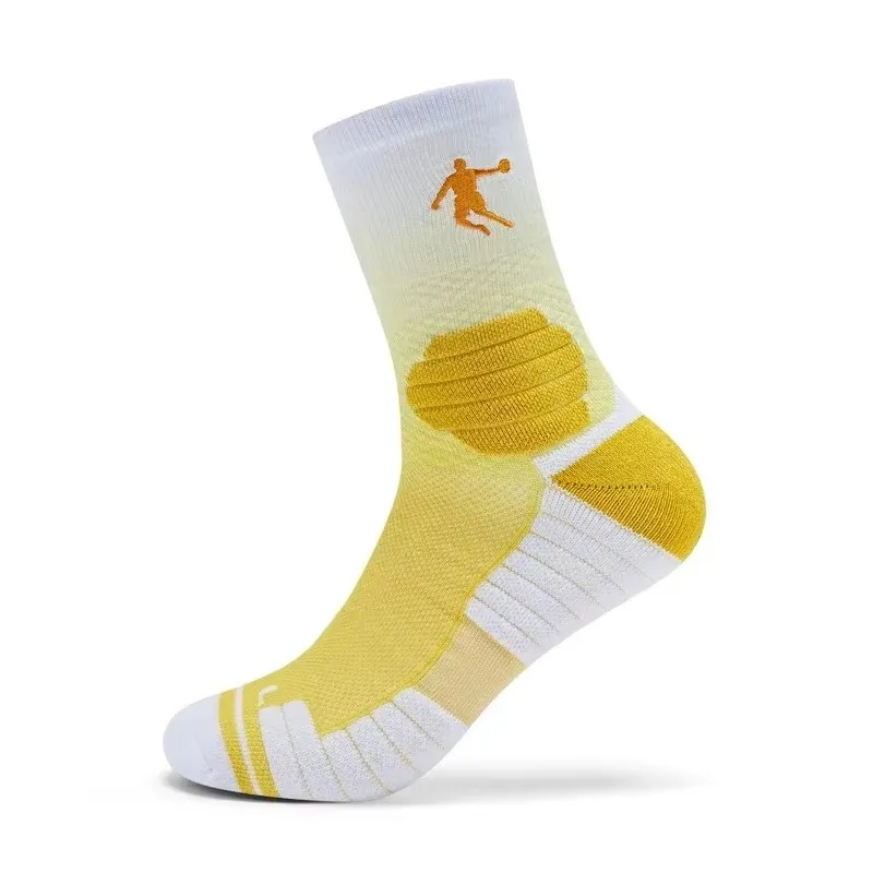 QIAODAN Kaus Kaki Katun untuk Pria 2025 Kaus Kaki Fashion Atletik Lari Kualitas Tinggi Sejuk Basket Musim Dingin Baru XWF35231805