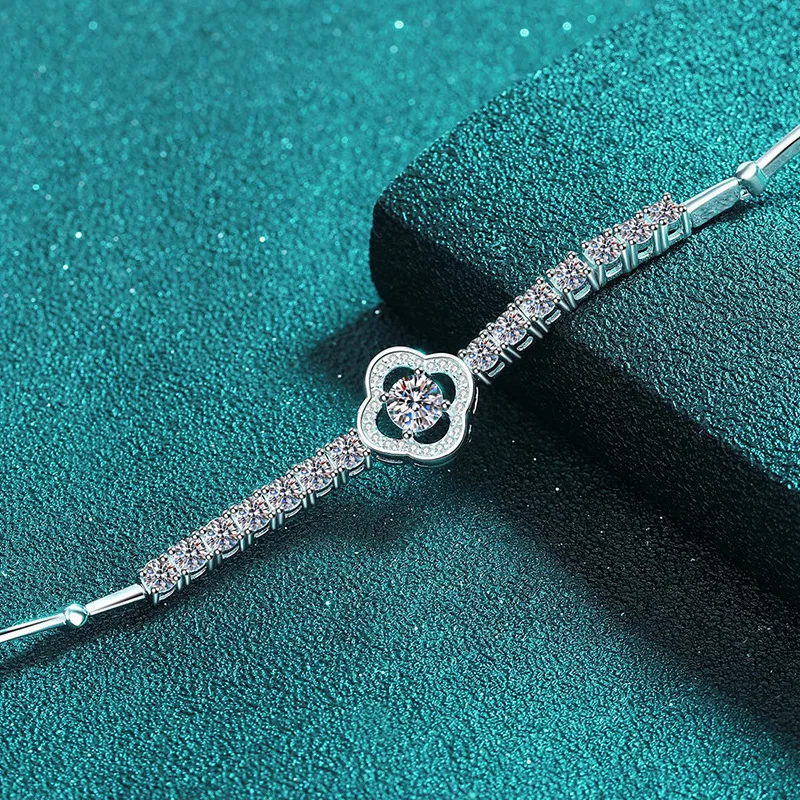 Platinum PT950 hand-set moissanite four-leaf clover hollow row diamond bracelet Korean simple bracelet