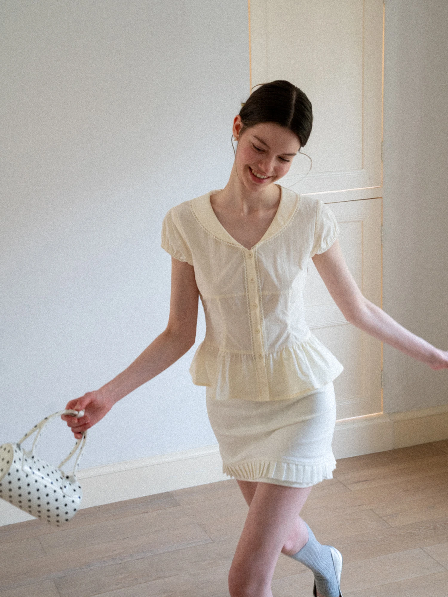 

EGGKA Women's Sweet Design Short Sleeve Shirt V-neck Pleated Waist Korean Style Summer Breathable Cotton Shoulder Appropriate...