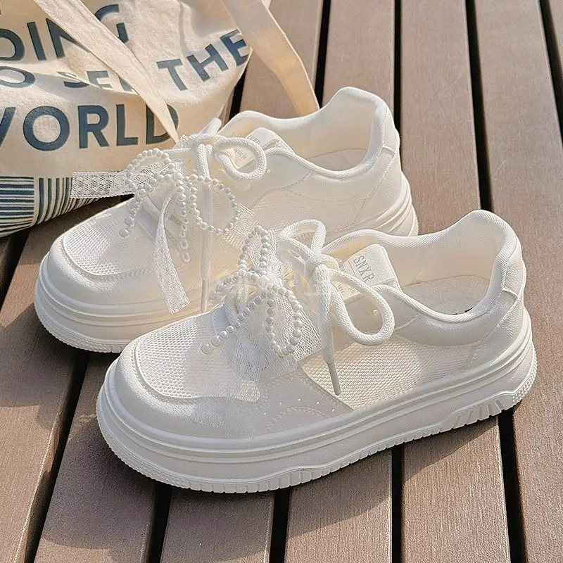 

Повседневная спортивная обувь для скейтбординга на толстой подошве для женщин, лето 202, дышащие белые универсальные кроссовки с жемчужной полой сеткой для кампуса