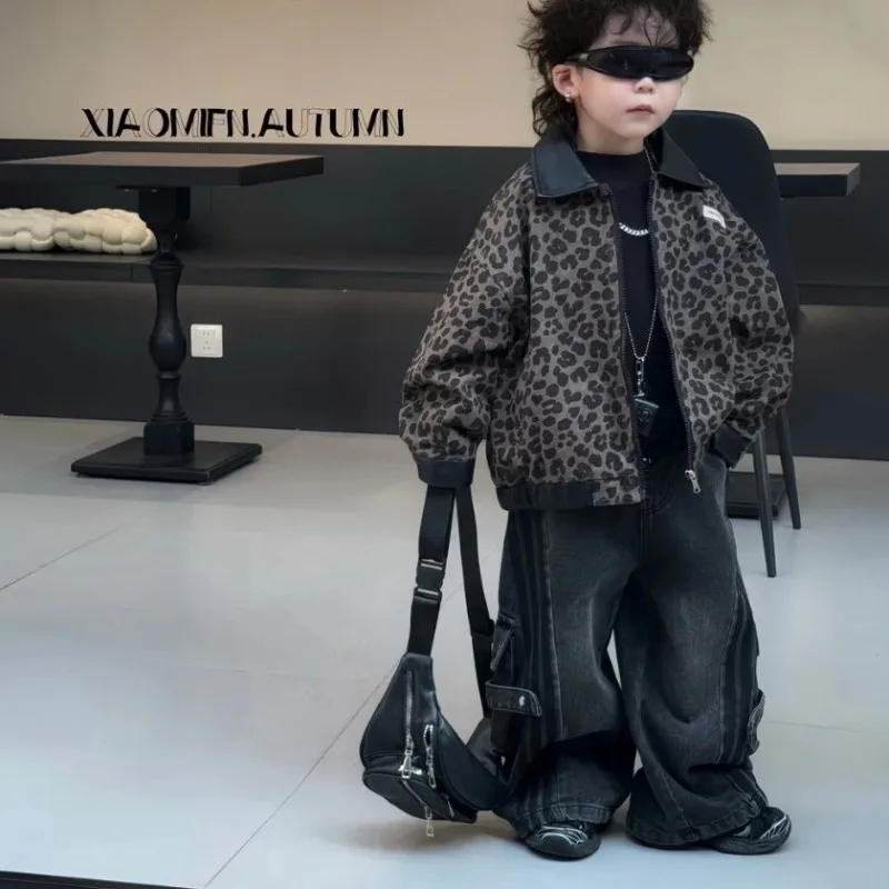 

Boys' Autumn Leopard Print Leather Jacket 2025 New Trendy Cool Coat with Denim Striped Pants Handsome Suit