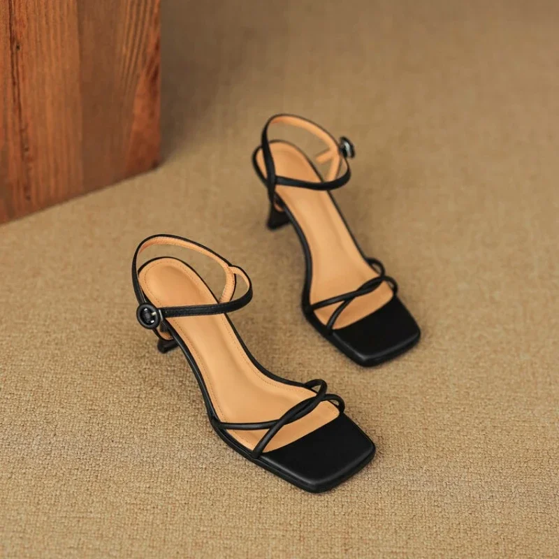 Retro one character sandals for women in autumn 2024, new square toe open toe thin strap minimalist soft sole flat shoes