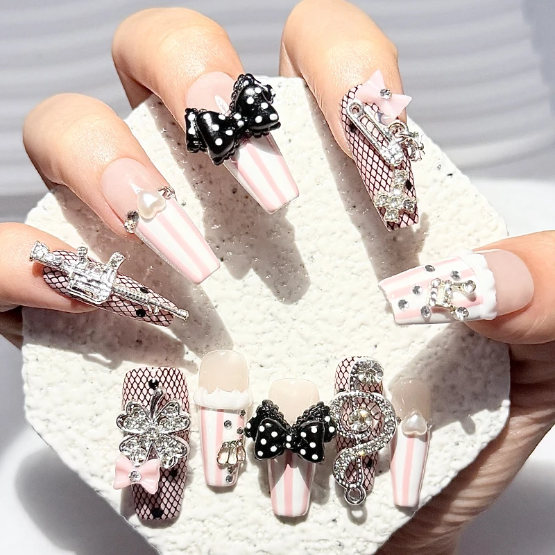 ヴィンテージY2Kプレスオンネイル ピンクの水玉模様 音符  - Nail Art Gliter のレビューと価格