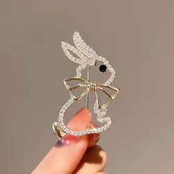Lovely day diamond-studded rabbit brooch New Year Zodiac rabbit pin men and women Xiao war with the same light luxury temperamen