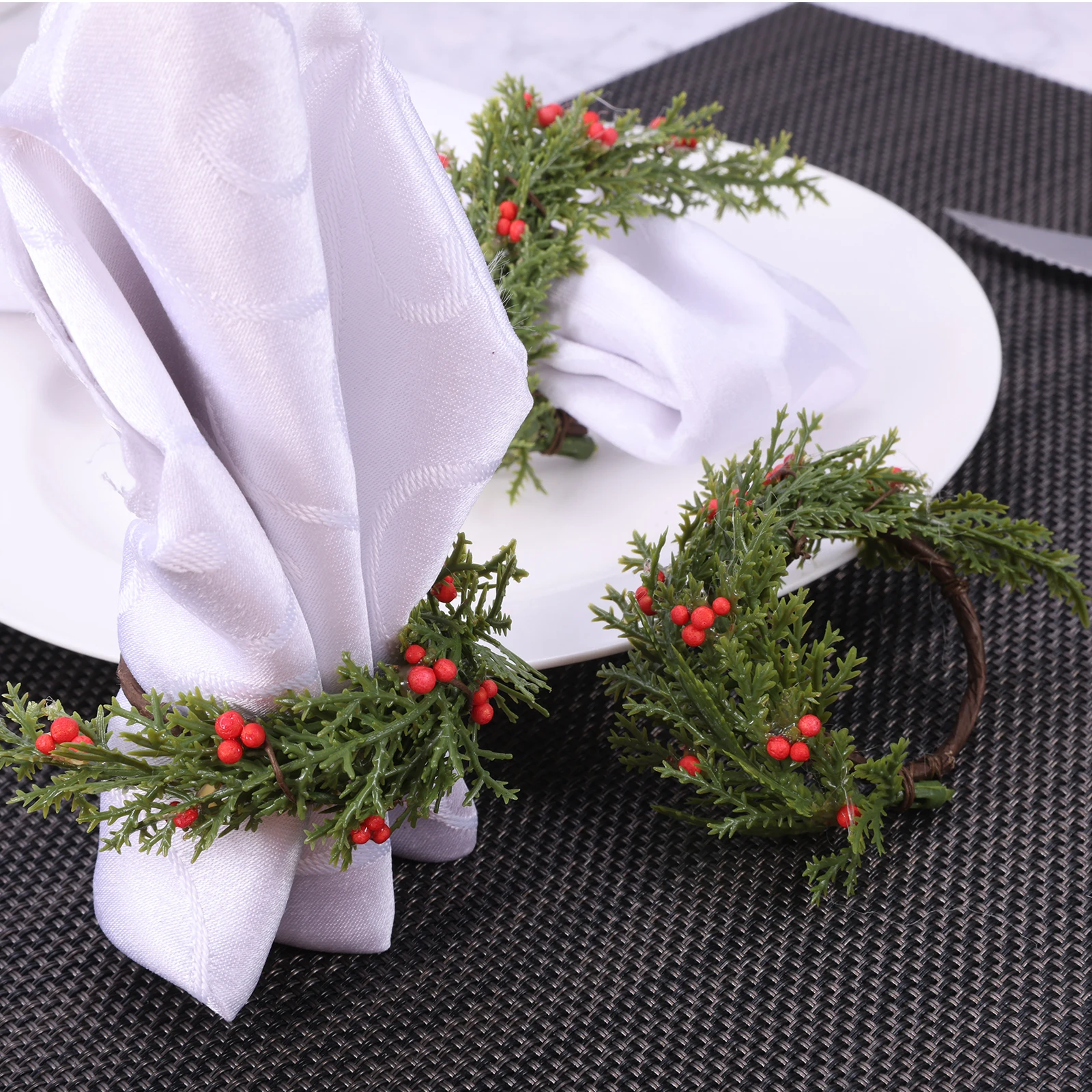 6Pcs Christmas Napkin Rings Xmas Wreath Red Berries Napkin Holder Buckle Table Decoration For Holiday Party Dinner Banquet