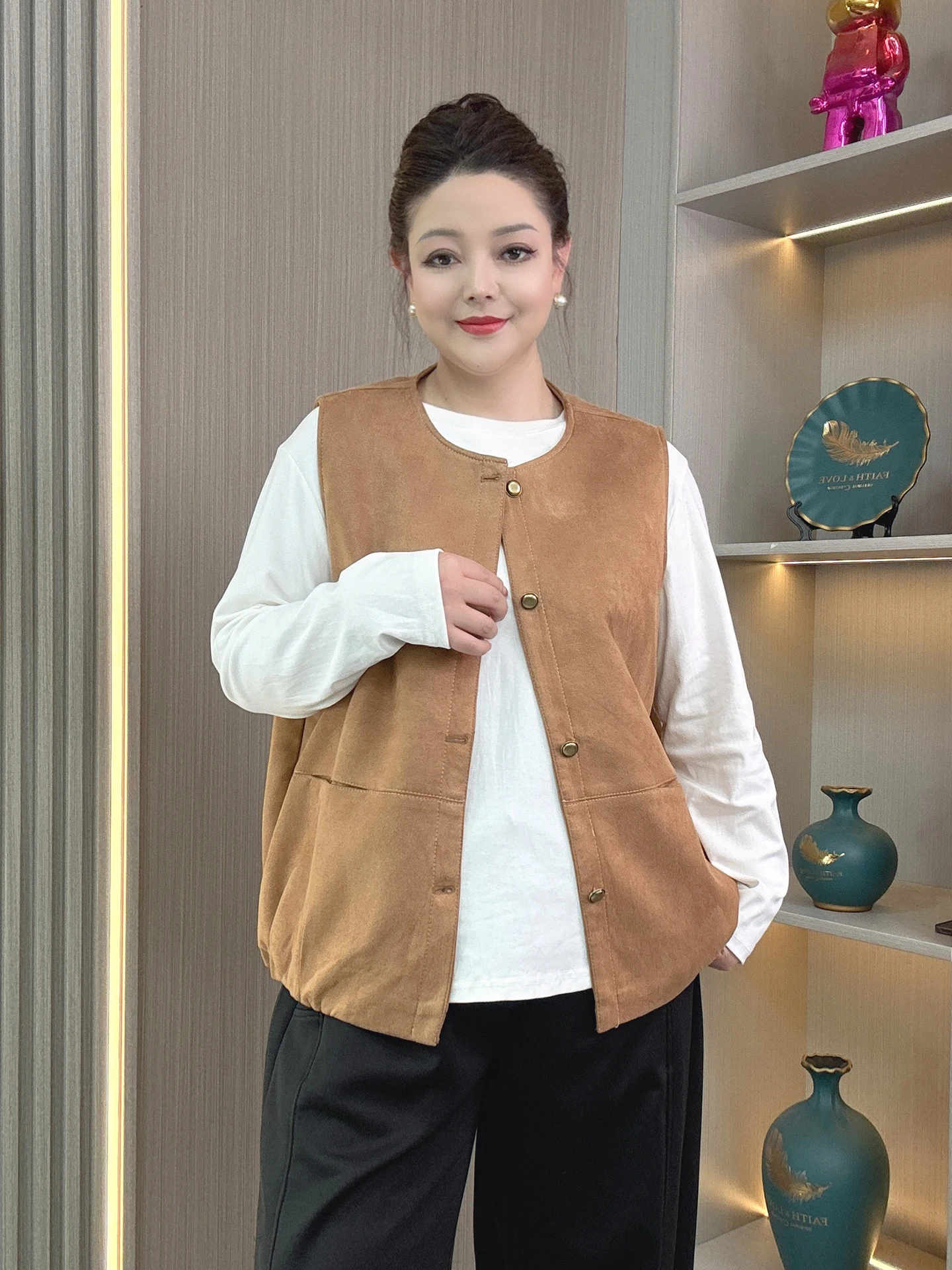 

plus Size Women's Spring Fashion Single Button Deer Skin Velvet Sleeveless Vest Casual Layering Tank Top Outerwear