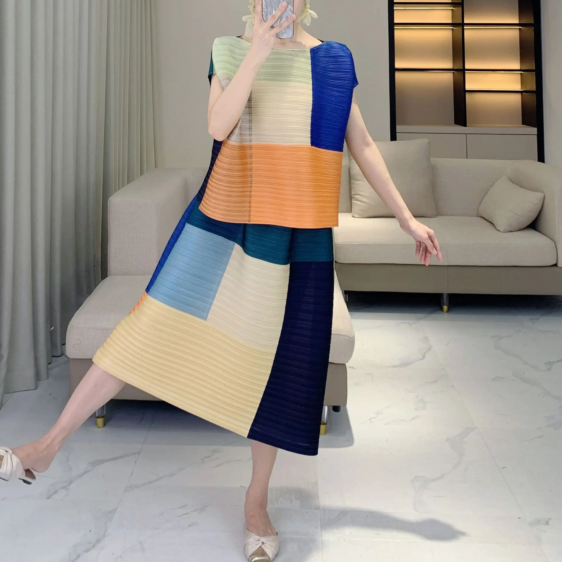 

Miyake Pleated Fashion Set Women's Loose Casual Style Short-Sleeved Top with Color Blocking High-Waisted Skirt Two-Piece Set