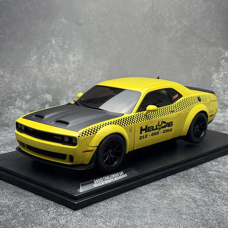 Solido 1/18 Dodge Challenger SRT Hellcat NYC 2023 with Two Open Doors Diecast Vehicle Model Static New Collection Cars Boy Gifts