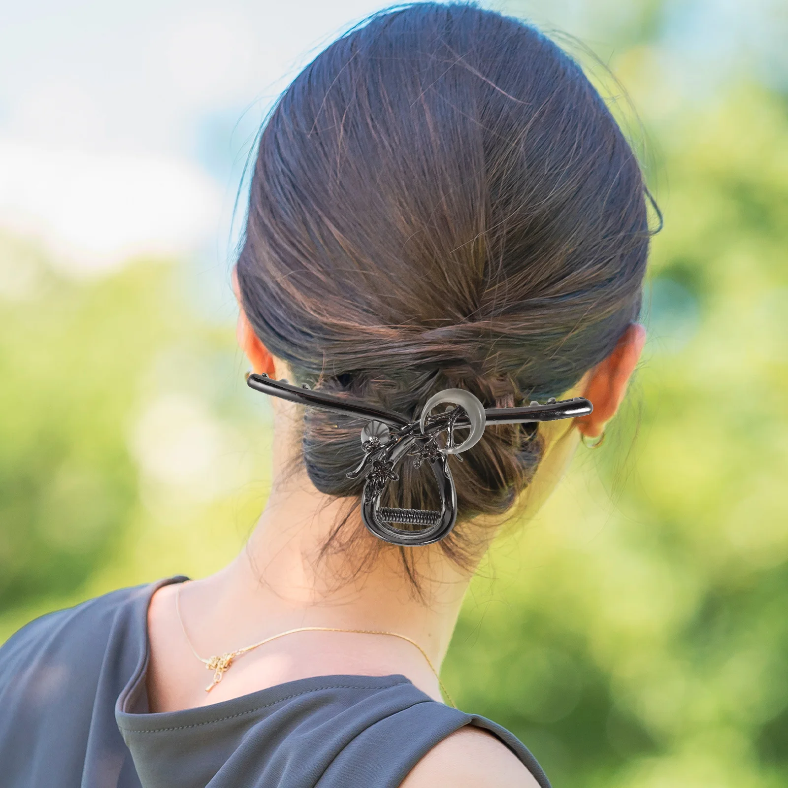 

2pcs Floral Metal Claw For Women Non-Slip Clips Thick Heavy Hair Styling Rose Design Decorative Shark Shape Hair Accessories