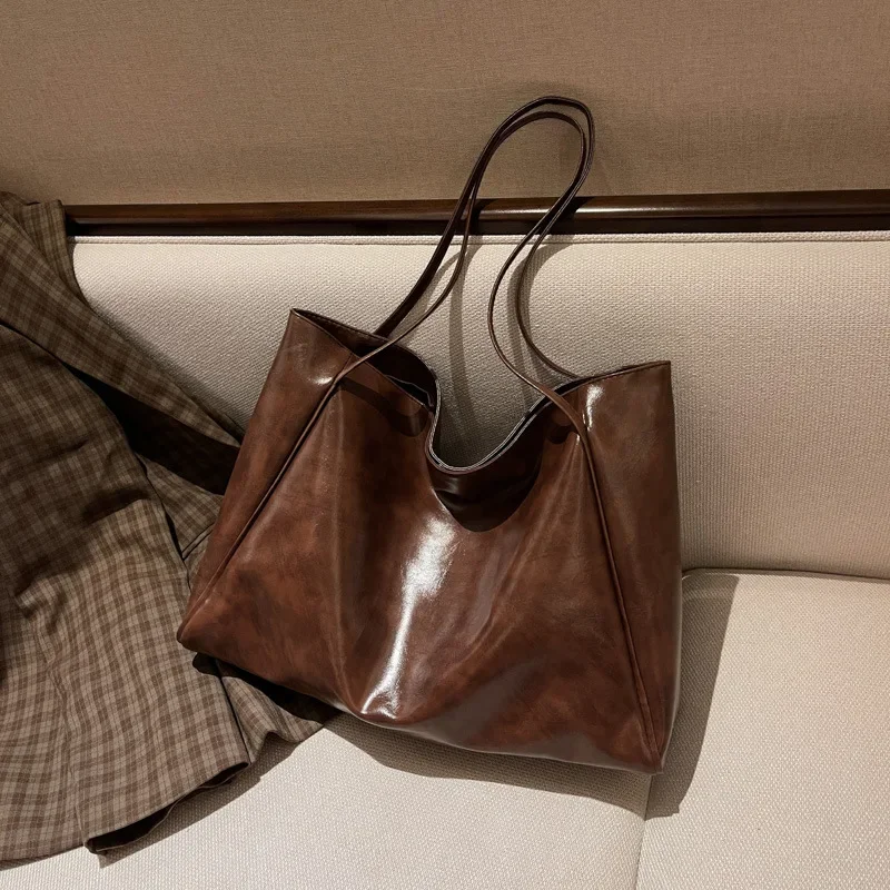 Handtasche 2025, neue Herbst- und Winter-japanische und koreanische große Kapazität, weiches Leder, Umhängetasche, Retro-Freizeithandtasche