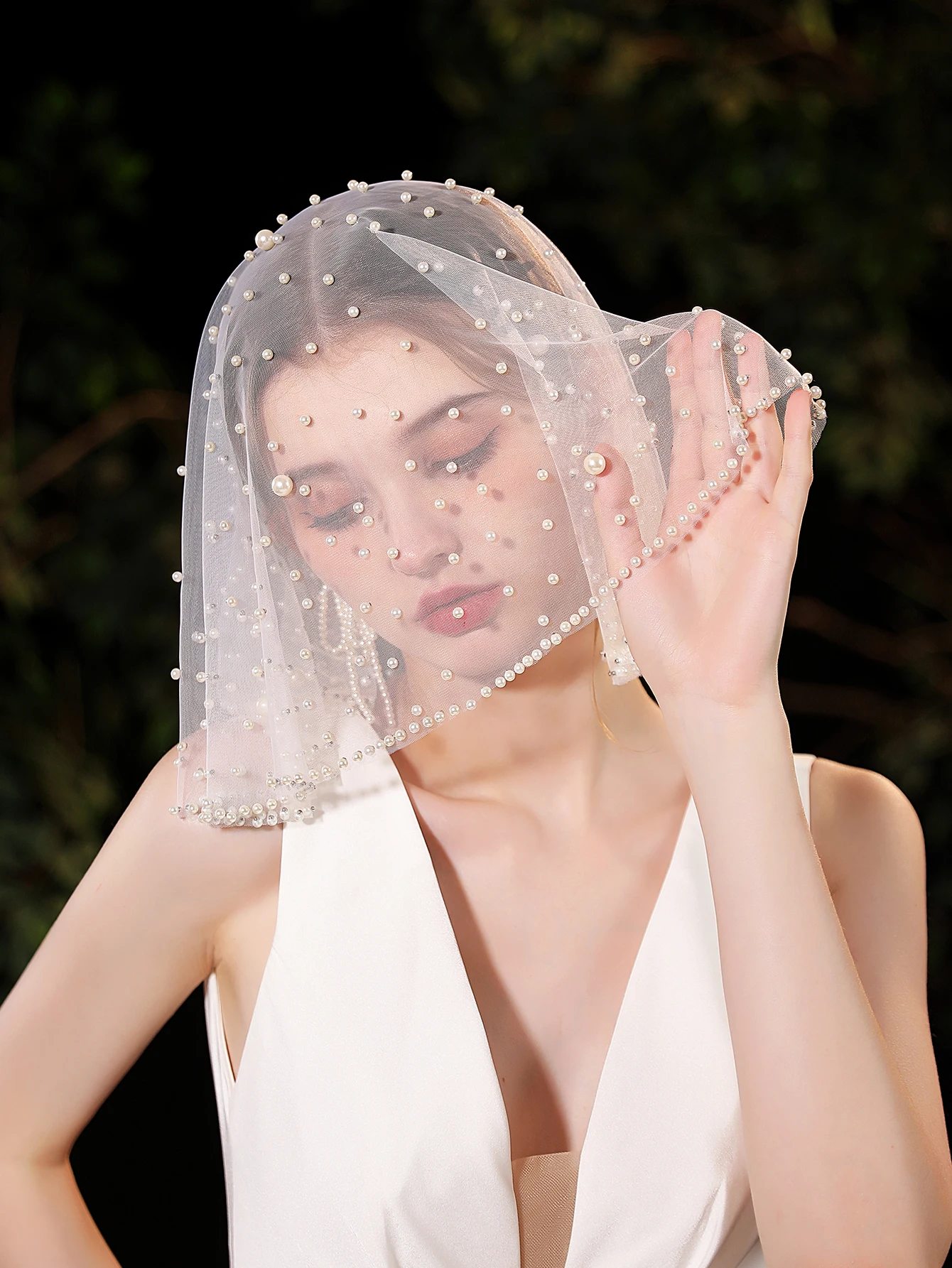 Velo da sposa pieno di elegante velo da sposa con perline bianche da donna in stile lussuoso adatto per la festa