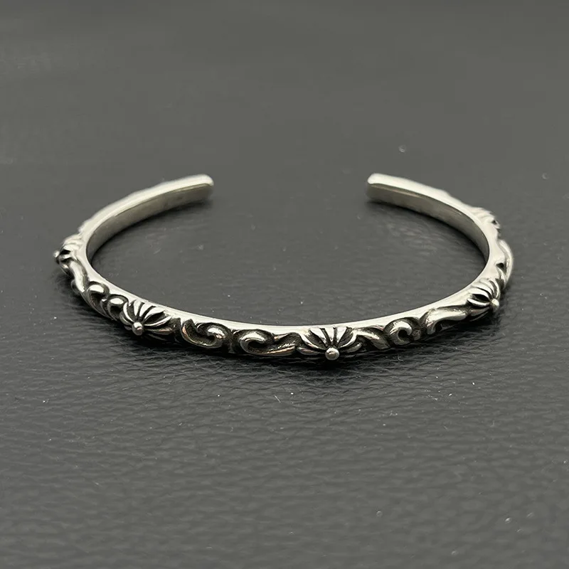

Classic Antique Texture S925 Silver Bracelet Women Elegant Wrist Ornament