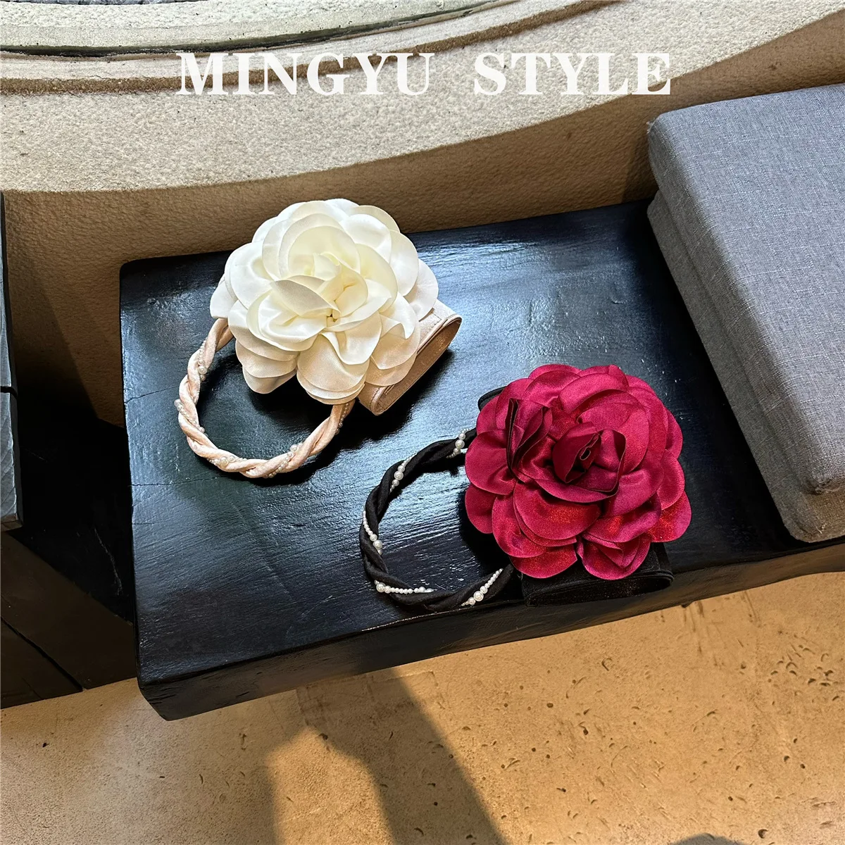 

Retro Chinese Sle Pearl Twist Flower Bride Bag Crossbody Sweet Lady Small round Polyester Handbag for Daily Use