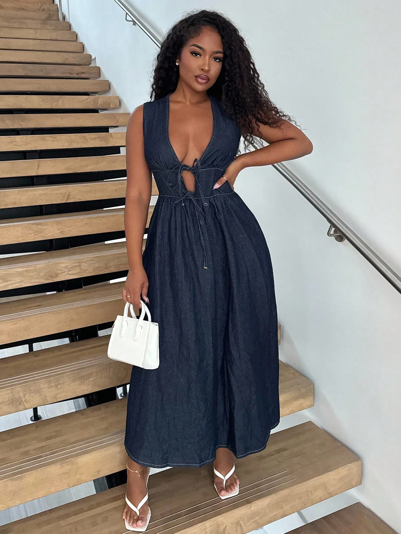 

Женское джинсовое платье макси с глубоким V-образным вырезом, без рукавов, с завязками на талии