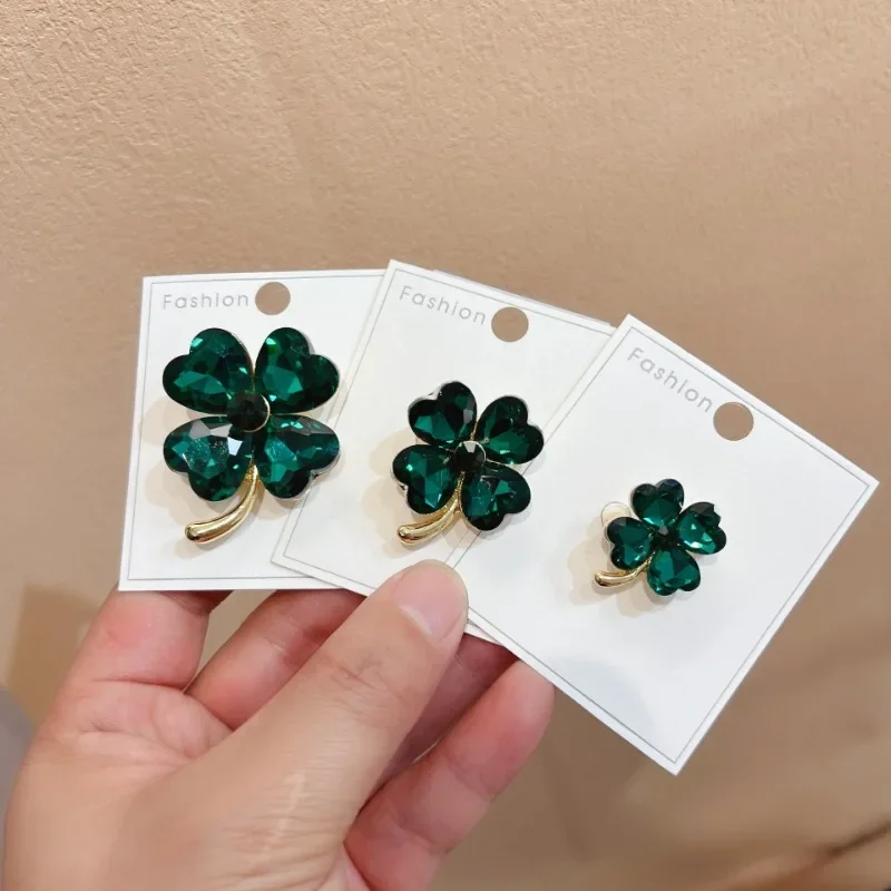 Lucky Grass To Prevent Walking Brooch Four-leaf Clover Vintage Emerald Color Brooch Female Wedding Suit Jewelry Accessories