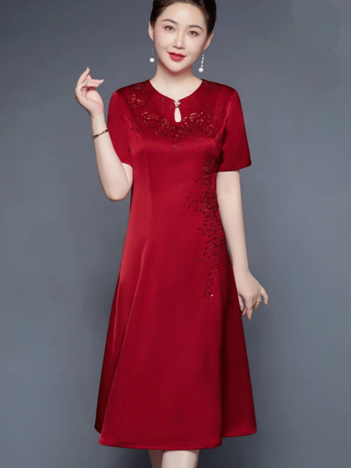 

Elegant Short Sleeve Maternity Qipao Dress for Wedding Banquet High Fashion Mommy Fashionable Ceremony Dress Mid-Length