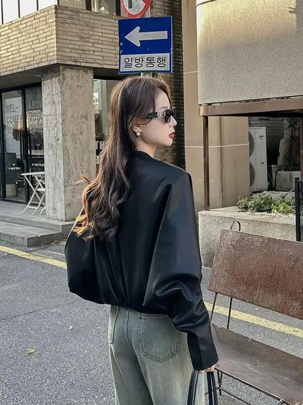 Jaqueta Feminina Casual de Couro PU Macio, Nova Coleção Primavera Outono, Caimento Solto, Manga Longa, Elegante, Versátil e que Modela a Silhueta