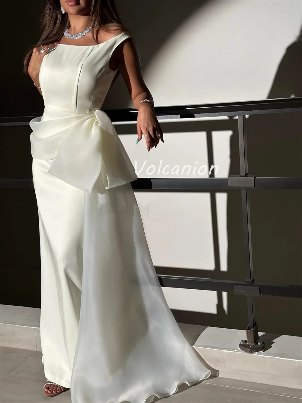 Customized Modern Style High Quality Organza Pleat Bow Straight Scoop Neck Long Dresses Bespoke Occasion Dresses Sizes Available