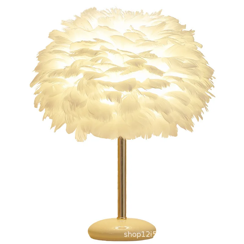 Настольная лампа с перьями для спальни девочек, прикроватная лампа, атмосферный светильник, высококачественный декоративный романтический теплый подарок