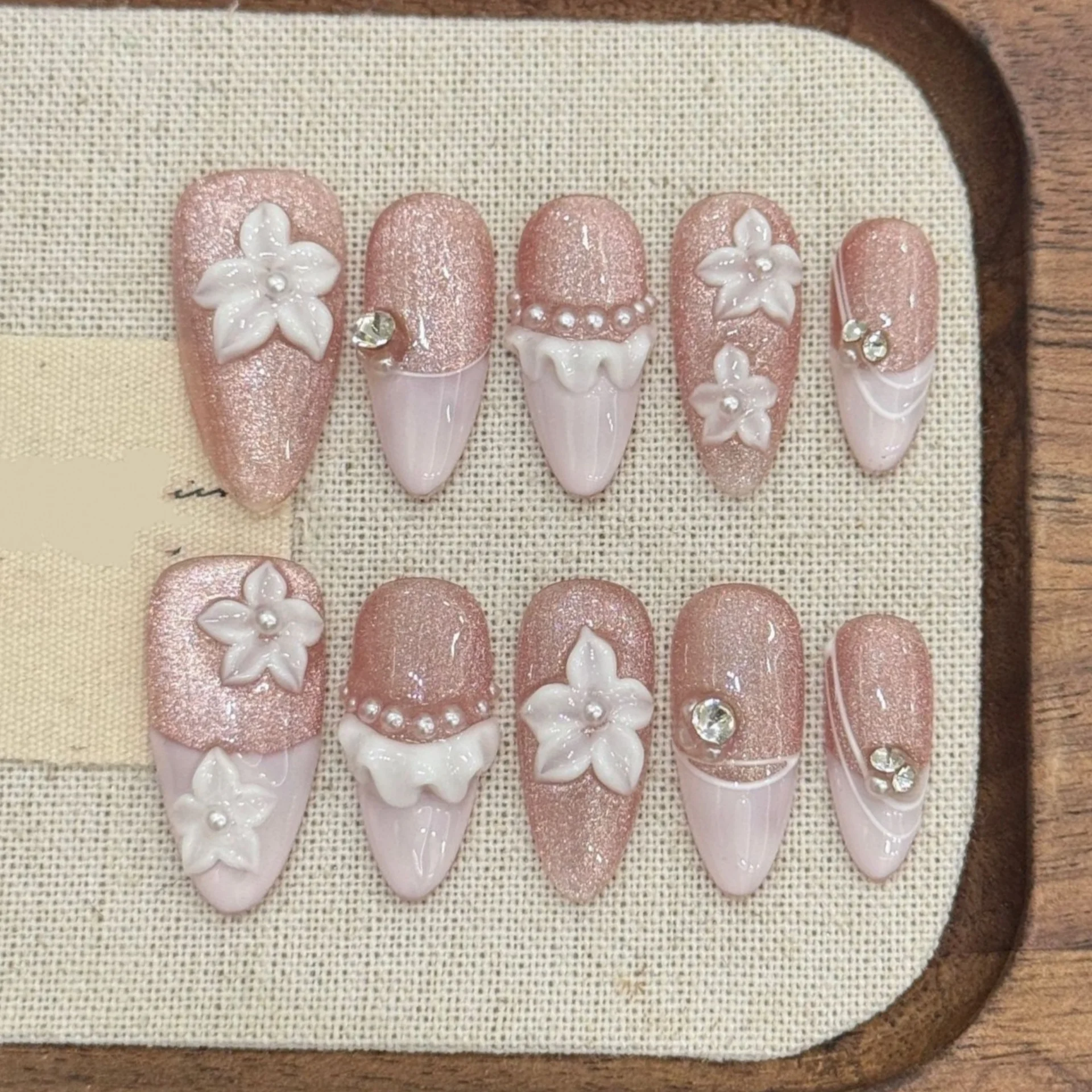 

10pcs French Handmade Fake Nails Sets Press on Pink Cat's Eye Mid-length Almond Nails Tips Flower Rhinestone Design False Nail