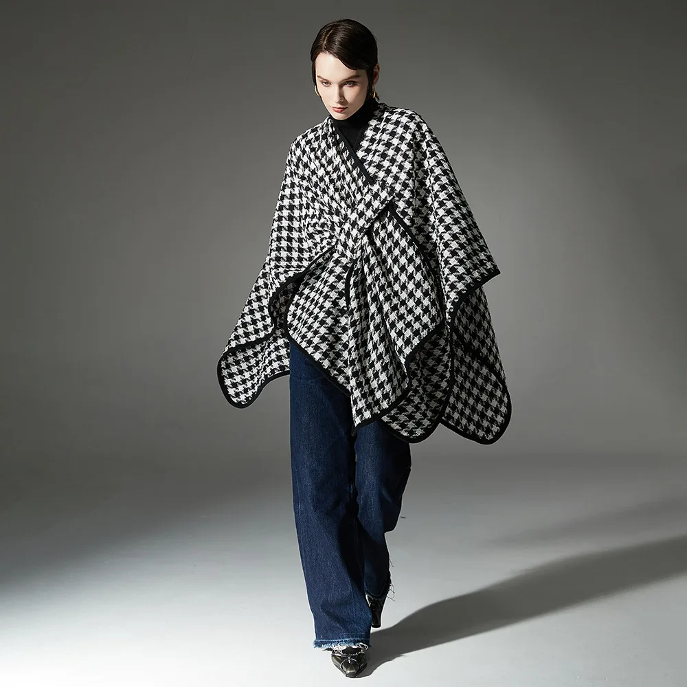 Fashion Vintage Black White Plaids Cape Coat Unisex Autumn Winter Cotton Blends Outerwear Cloak Side Buckle Travel Wraps Luxury