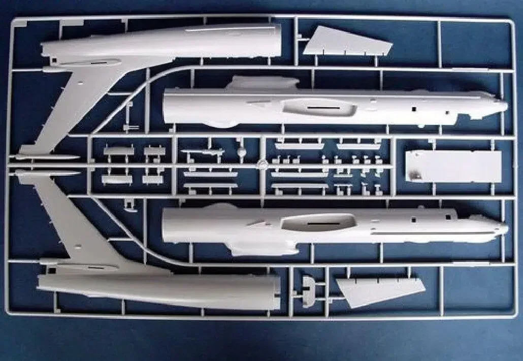 Trumpeter Model 01609 1/72 Tupolev Tu-142MR Bear- J model kit