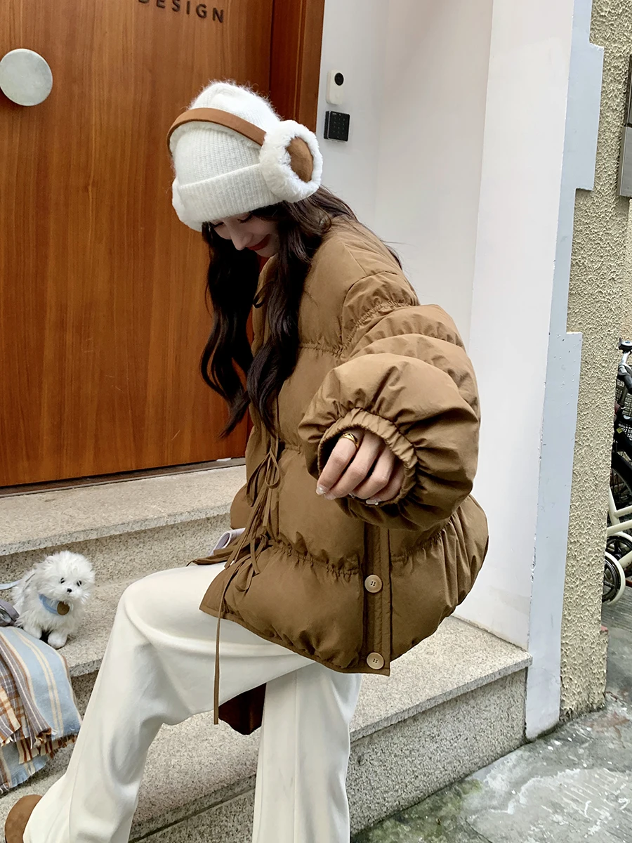 Traje de plumón con hebilla acolchada para mujer, abrigo corto de manga larga con cuello redondo y cordón de plumón de pato blanco hermoso,