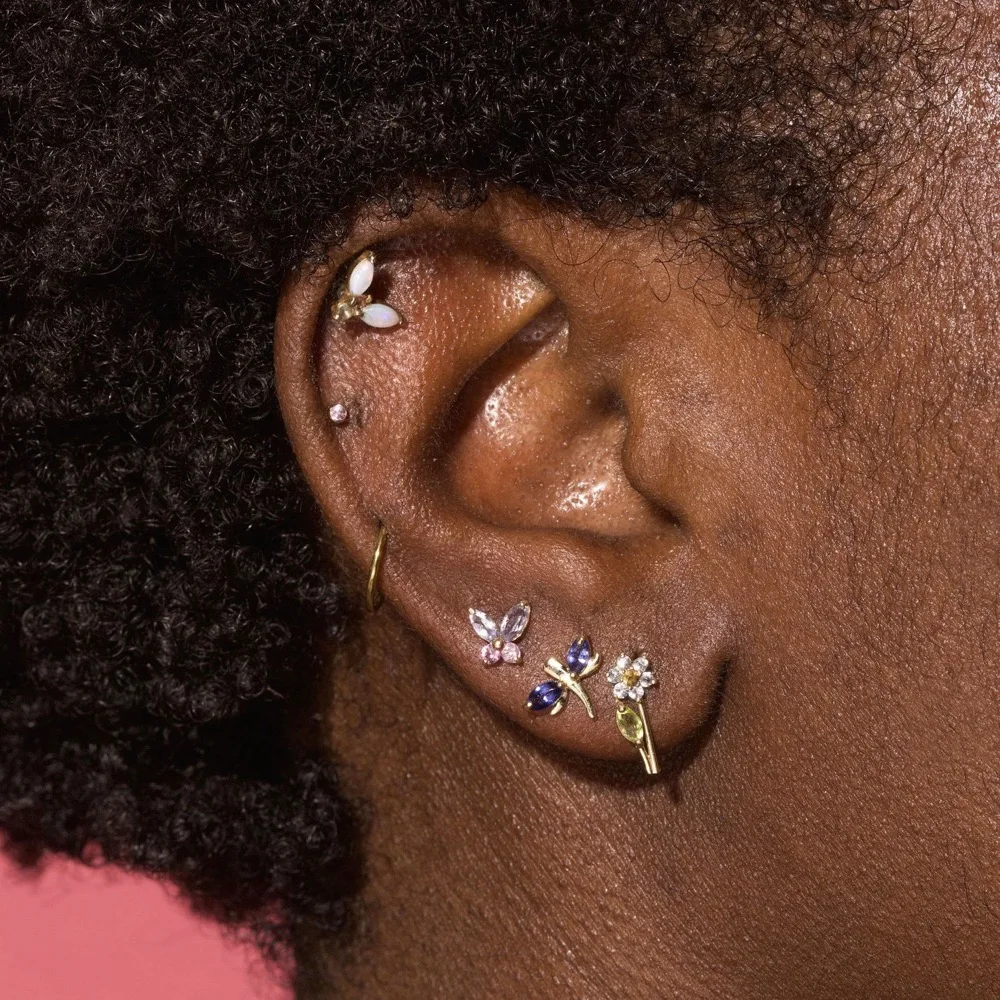 1PC Korean Tragus Piercing Helix Studs Earrings for Women Zircon Flower with Leaf Trendy Ear Tragus Piercing Body Jewelry CC128