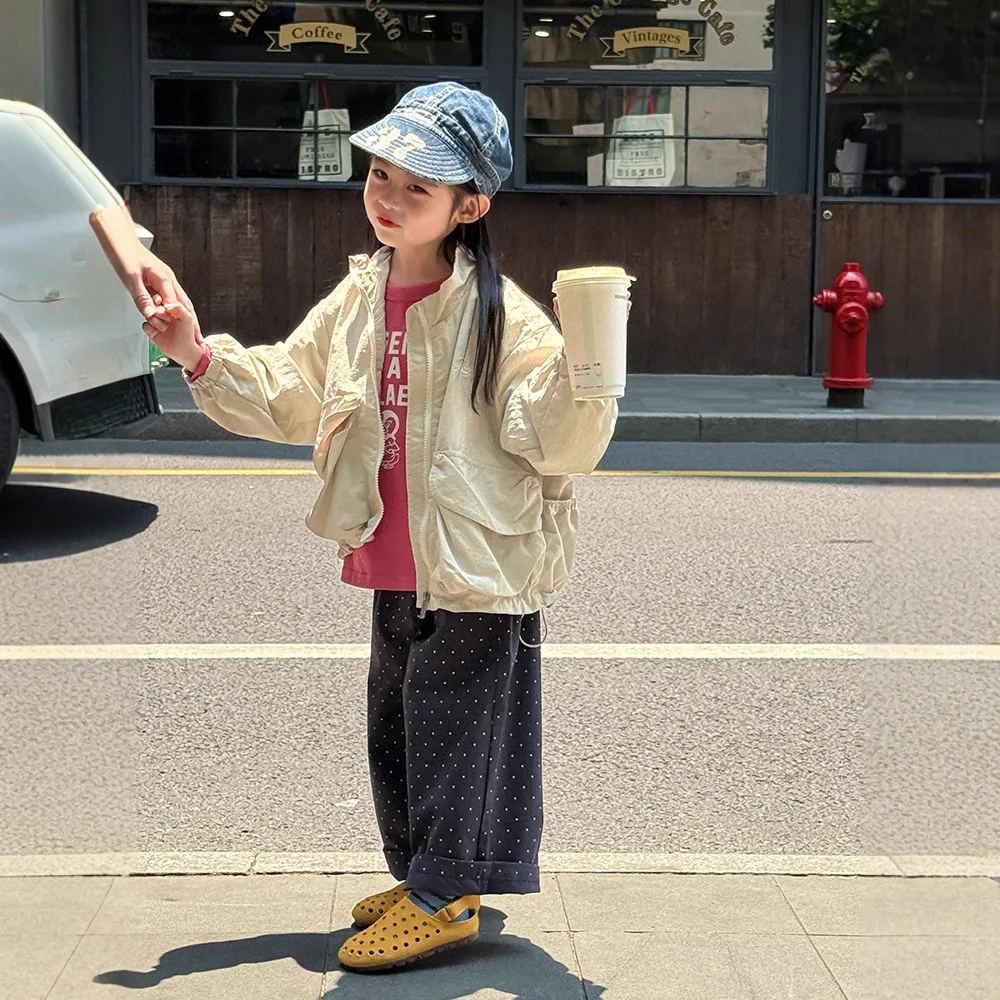 

Autumn 2025 New Girls' Big Pocket Cargo Jacket with Drawstring and Pleated Lace Attractive Children's Clothing