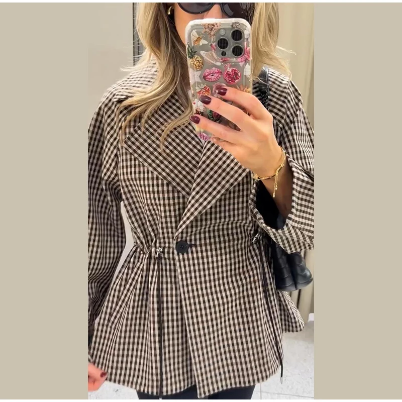 Karierte Trenchcoats mit Kragen, Kordelzug in der Taille und Schnürung, Damen, Streetwear, lange Ärmel, Knopfleiste, schmale Jacken, schicke Damenmode, neue Oberbekleidung. – Detail 3