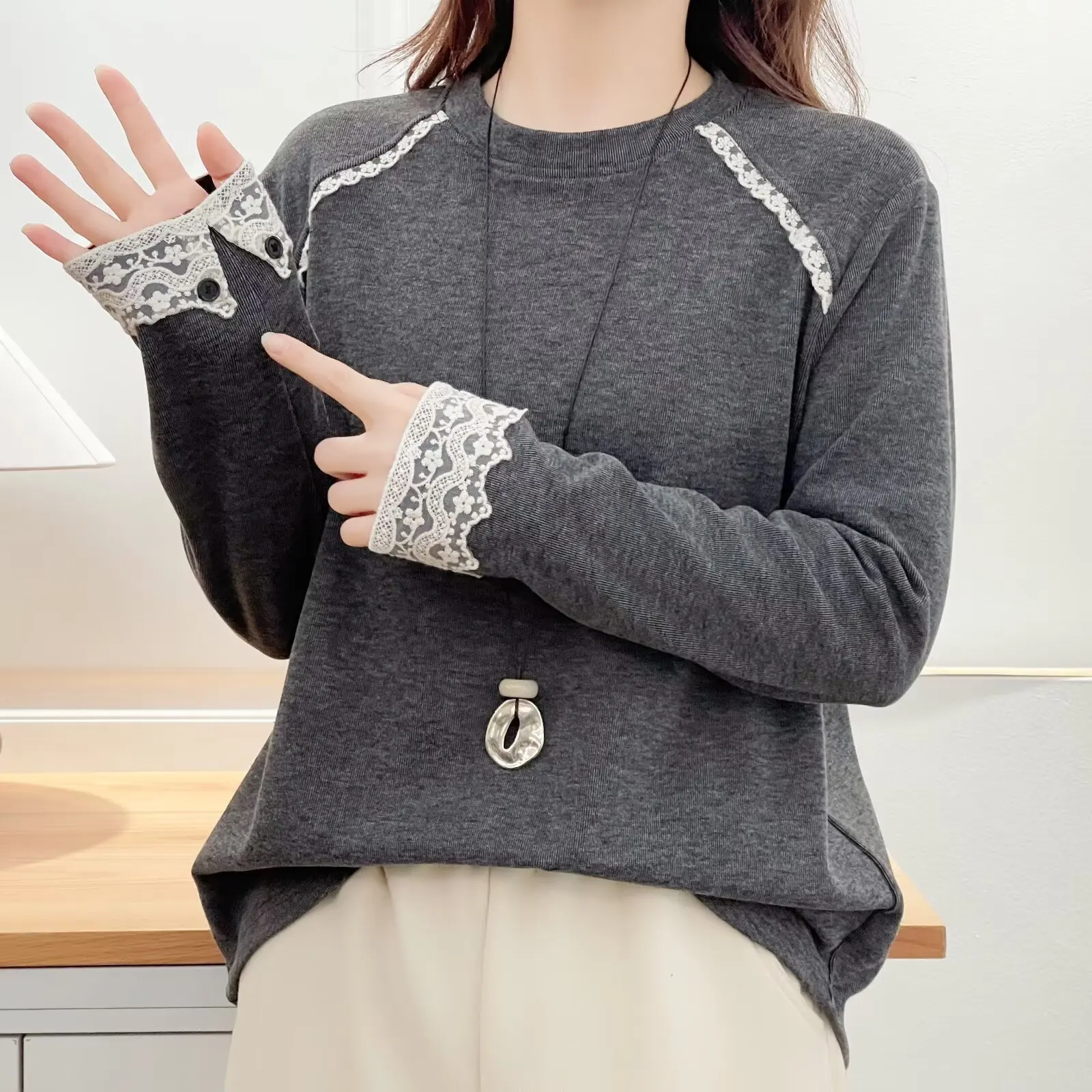 

XXXXL модная женская одежда больших размеров, футболка, новый осенне-зимний стиль с флисом, теплые кружевные лоскутные манжеты, внутренние топы 2563