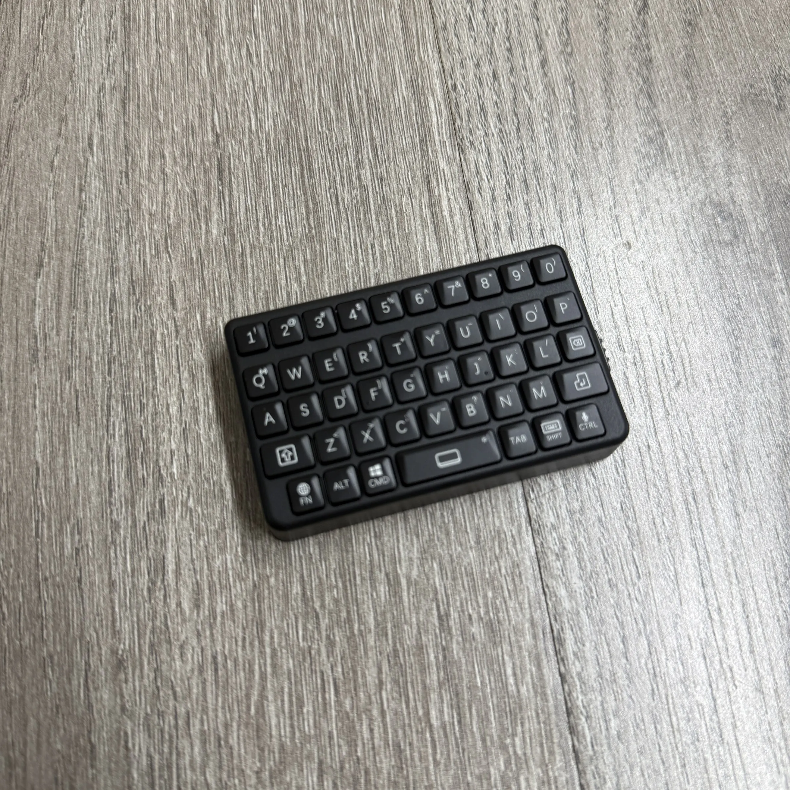 MagSafe Magnetic Mini Keyboard Bluetooth Mobile Phone Keyboard Customized for IPhone 12-17 BlackBerry 3D Printing Backboard DIY view 2