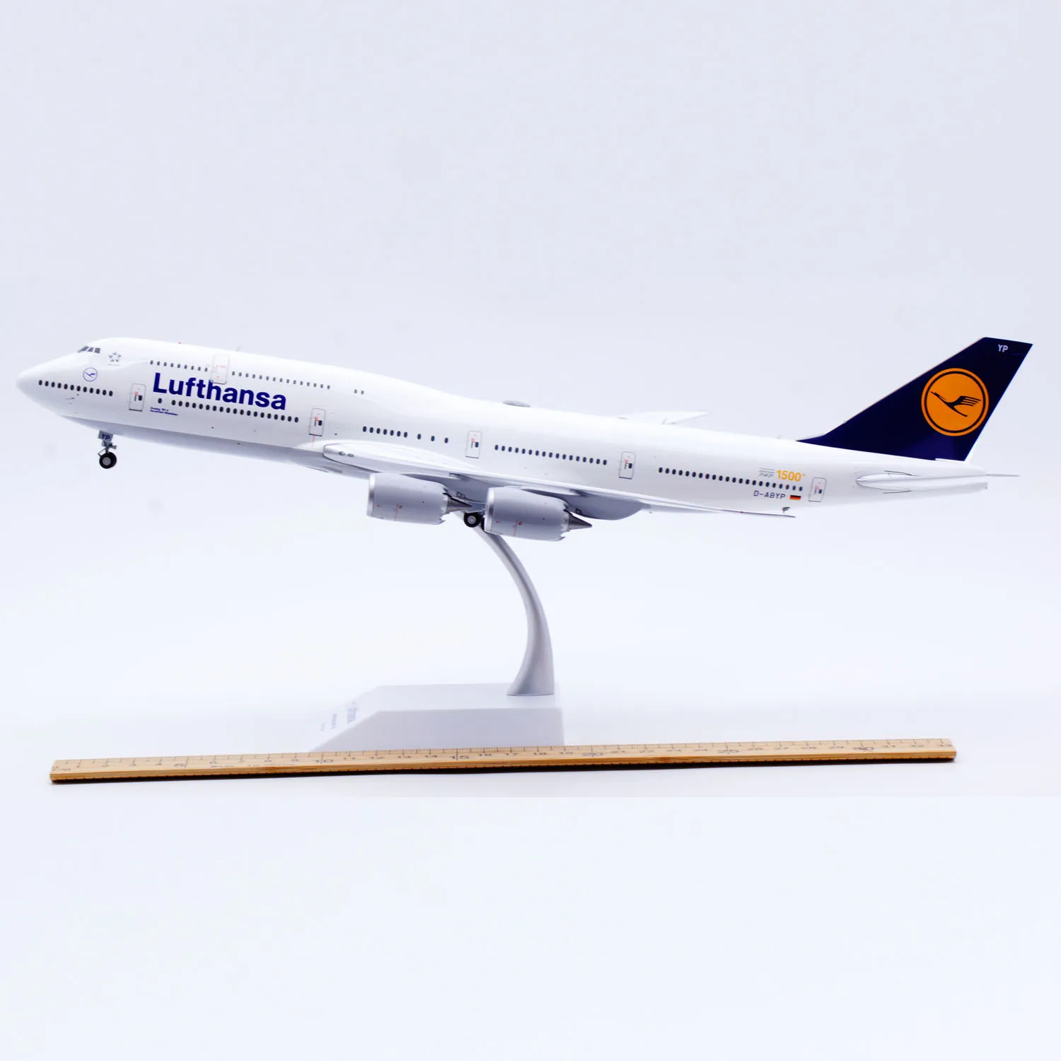 EW2748008 Alloy Collectible Plane Gift JC Wings 1:200 Lufthansa Boeing B747-8 [1500th 747] Diecast Aircraft Jet Model D-ABYP view 2