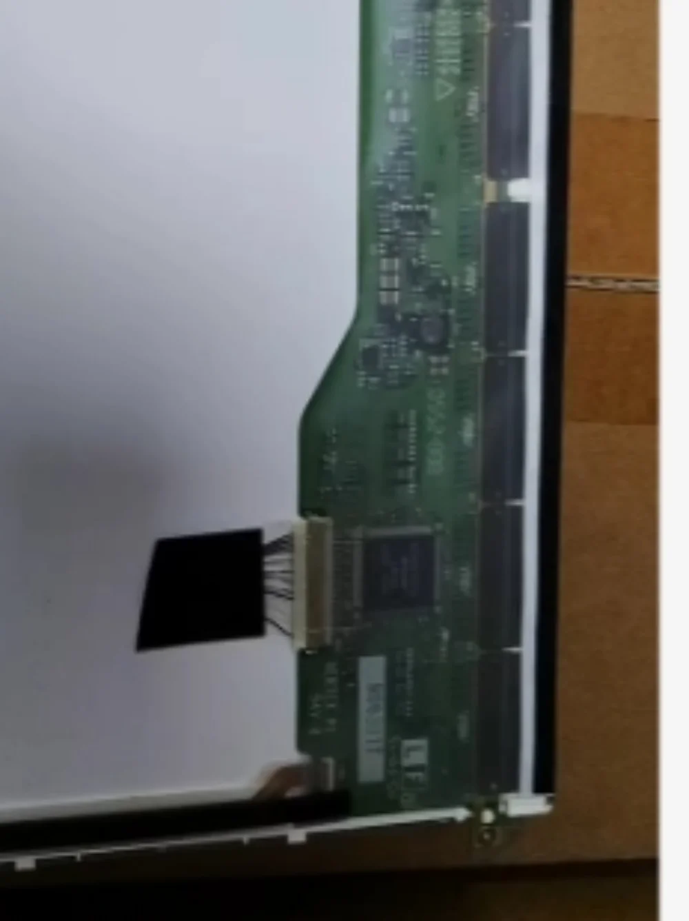 

LQ106K1LA05 LCD display screen