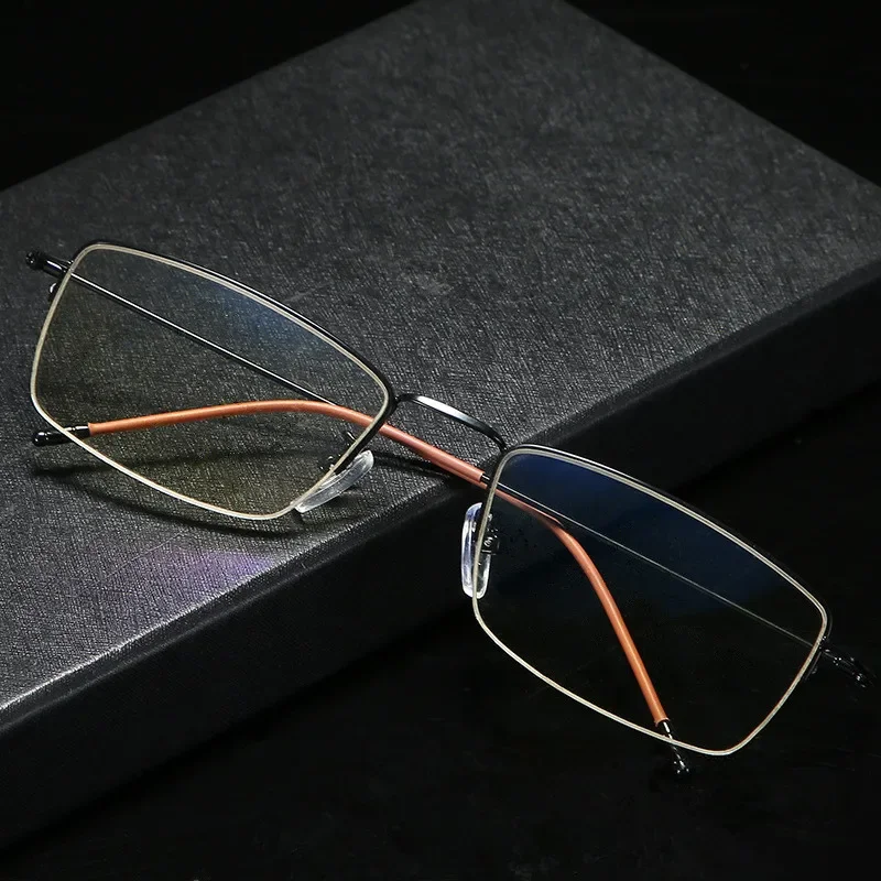 2024 New Titanium Alloy Business Sun Discoloration Myopia Glasses for Men and Women Finished Chameleon Lens Prescription Glasses